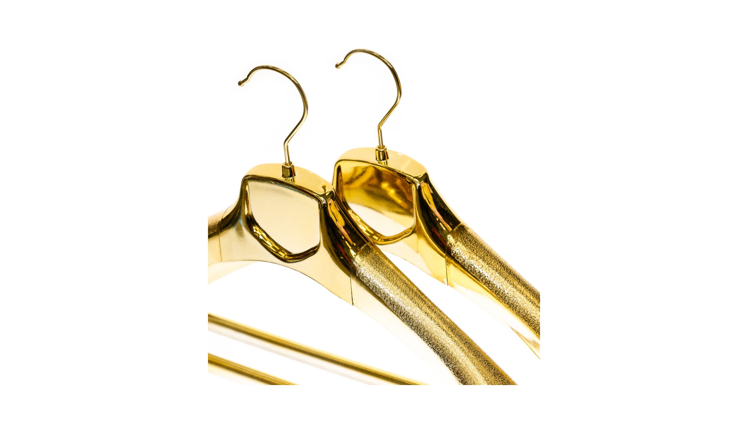 https://clothes-hangers.com/wp-content/uploads/2020/09/Gold-Hangers-with-Trouser-Bar-XL-3-scaled.jpg